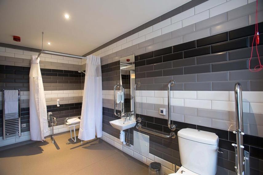 The Guildhall And Linen Exchange Wetherspoon ダンファームリン 部屋 写真